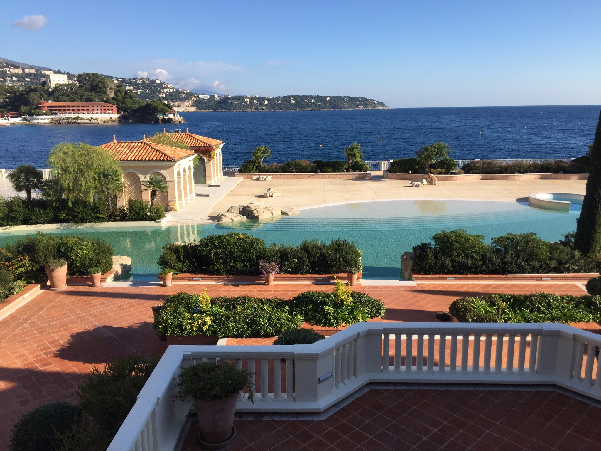 tour de piscine en terre cuite